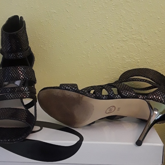 Shoes - Picture 2 of 3